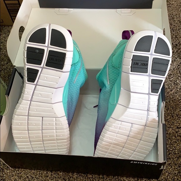 Custom Nike frees - Picture 4 of 4